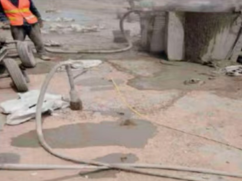 凯里水泥混凝土路面板底注浆技术 路面脱空注浆整治方案